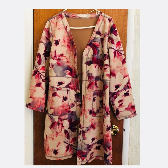 Solitaire Anthropologie Jackets & Blazers - Anthropologie Solitaire, Faux Suede, Red/Mauve Floral, Kimono-style, Duster/Coat